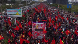 Video: U23 VN diễu hành giữa biển người và rừng cờ rực đỏ nhìn từ flycam