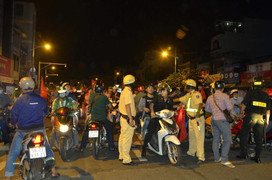 Tạm giữ hàng trăm phương tiện vi phạm khi 'đi bão' cổ vũ U23 Việt Nam