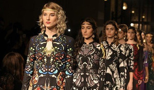 Dàn minh tinh Pháp diện áo dài Việt ấn tượng không thể rời mắt