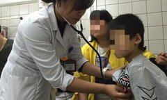 Hà Nội: Bé trai 8 tuổi bị tan máu nguy kịch do ăn khô bò nhuộm phẩm màu
