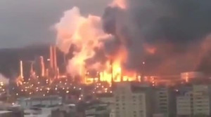 Video: Nhà máy lọc dầu Đài Loan phát nổ, khói lửa bốc nghi ngút