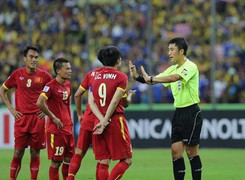 Báo Trung Quốc: Đổi trọng tài, AFC biến bóng đá Trung Quốc thành trò cười