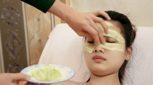 Vì sao da mặt của bạn bị bong tróc, dị ứng khi làm đẹp bằng dưa leo?