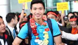 'Hotboy' U23 Việt Nam Đoàn Văn Hậu về quê, đường Thái Bình ùn tắc 2km