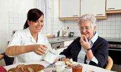 Người giúp việc chạy dài vì mẹ quá khó tính