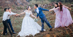 Bộ ảnh ‘cưới cùng bạn thân’ gây sốt của cặp đôi trẻ Hà Tĩnh