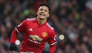Sanchez bùng nổ, MU rút ngắn cách biệt với Man City