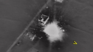 Video: Tên lửa Nga san phẳng khu vực phiến quân sát hại phi công Su-25 trú đóng