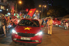 Cảnh sát giao thông bố trí dày đặc bảo vệ U23 Việt Nam đến sân Thống Nhất