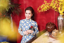 Hoa hậu Diễm Trần diện áo dài hoạ tiết gạch bông trong bộ ảnh đón Tết