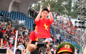 Trực tiếp: Sân Thống Nhất 'vỡ tung' chào đón người hùng U23 Việt Nam