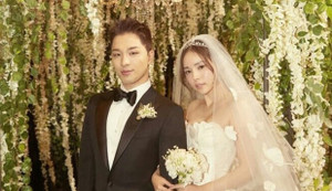 Taeyang (Big Bang) và vợ hạnh phúc khiêu vũ trong tiệc cưới