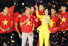 Mỹ Tâm nhận quà bất ngờ từ Công Phượng