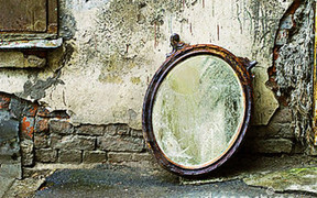 Chiếc gương quỷ quái, đoạt mạng của 38 người trong hơn 100 năm