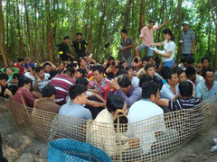 Nổ súng triệt phá sòng bạc trong rừng keo ở Khánh Hòa