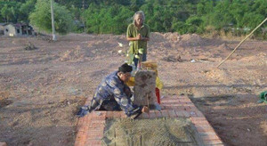 Mộ vợ vua Tự Đức bị san phẳng làm bãi đậu xe: Chính quyền vẫn quyết di dời