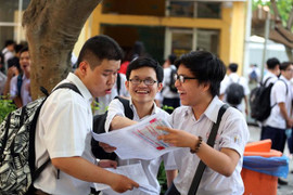 Đề thi thử môn Văn kỳ thi THPT Quốc gia 2018 tại chuyên Quốc học Huế