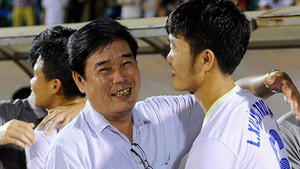 Bố Xuân Trường đối đầu cả gia đình để con được đá bóng