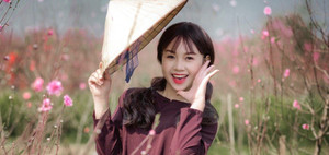 Hot girl Tuyên Quang khoe sắc bên đào Xuân