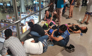 Video: Vạ vật ở sân bay Tân Sơn Nhất chờ đón Việt kiều về quê ăn Tết