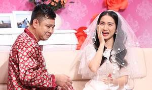 Hòa Minzy và Tự Long cãi tay đôi, đánh nhau ngay trên sân khấu