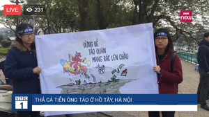 Trực tiếp: Không khí thả cá tiễn ông Táo ở Hồ Tây, Hà Nội