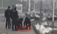 Video: Quá sợ hãi khi thi bằng lái, người phụ nữ đột quỵ và chết