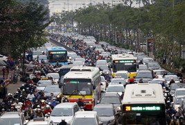 Giao thông dịp Tết: CSGT lo 'vỡ trận', khách sợ bị nhồi nhét