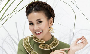 Siêu mẫu Thanh Hằng làm gì trong ngày mùng 1 Tết Nguyên Đán?