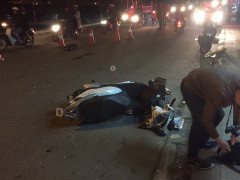 Xe máy tông nhau, 2 nam thanh niên nguy kịch