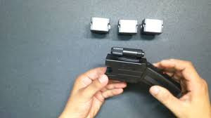 Dùng súng điện cướp xe máy giữa trưa ở Sài Gòn