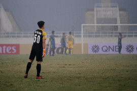 Bùi Tiến Dũng thảnh thơi, lên giữa sân 'dạo chơi' như Neuer ở AFC Cup
