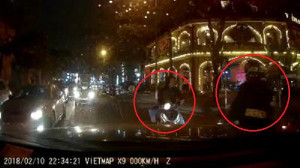 Clip: Nam thanh niên chặn đầu thách thức ô tô giữa phố Hà Nội và cái kết đắng