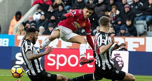 HLV Mourinho: 'Newcastle chiến đấu như những con thú'