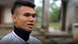 Hậu vệ Xuân Mạnh: 'Gia đình nghèo khó là động lực để đá bóng'