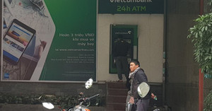 Nhiều tài khoản ngân hàng bỗng dưng mất tiền trong đêm 26 Tết