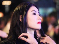 Trương Bá Chi hiến máu cho nạn nhân vụ lật xe buýt ở Hong Kong