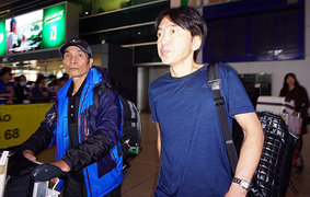 HLV Miura chia tay đội bóng Công Vinh về Nhật Bản nghỉ Tết