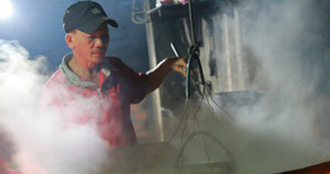 Nhọc nhằn mưu sinh tại lò hấp cá 60°C ở Quy Nhơn