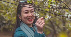 Nữ sinh tặng hoa Thủ tướng Canada dịp APEC chia sẻ niềm vui trong năm qua