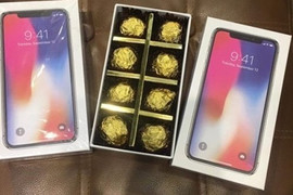 Hoa đắt gấp đôi, socola hộp iPhone X cháy hàng dịp Valentine