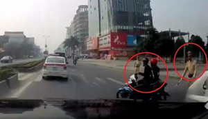 Clip: Né CSGT, xe máy tạt đầu ô tô ngã dúi dụi