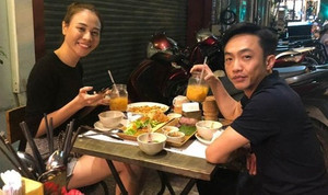 Cường Đô la - Đàm Thu Trang đón Valentine ở quán ăn vỉa hè