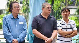 Diễn viên Lê Tuấn Anh và các nghệ sĩ nghẹn ngào trong lễ tang Nguyễn Hậu