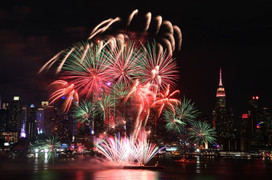 Video: Thế giới rực rỡ pháo hoa đón năm mới Mậu Tuất