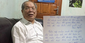 PGS.TS Bùi Hiền viết thư tay bằng chữ cải tiến chúc năm mới xuân Mậu Tuất 2018