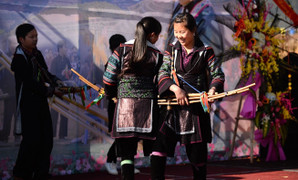 Nhiều trò chơi dân gian lôi cuốn du khách vui hội khèn hoa 'Sắc xuân Tây Bắc'