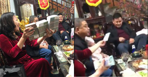 Lì xì cả cọc tiền hơn nửa tỷ đồng của bà nội Việt hot nhất mùa Tết 2018