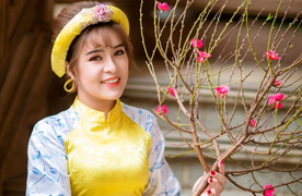Hoa khôi tài năng khoe ảnh áo dài rạng rỡ đón Xuân