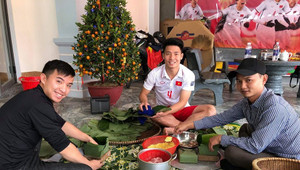 Bùi Tiến Dũng: 'Nhà không có con gái nên Dũng phải làm hết thôi mà'